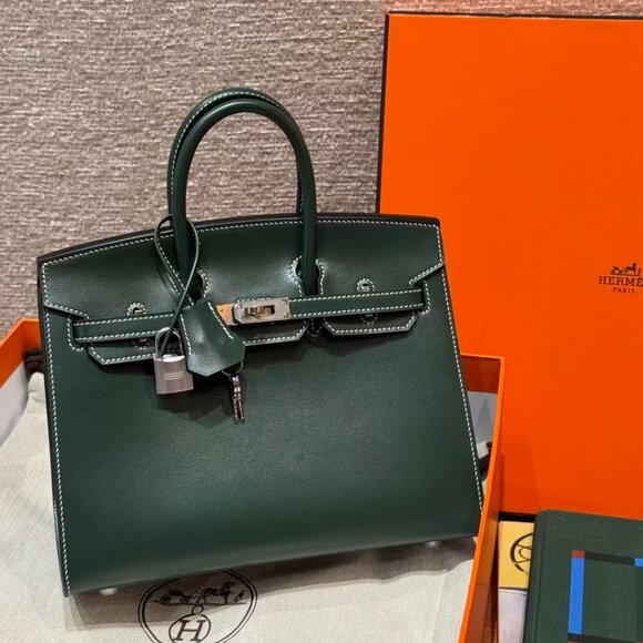 Classic Hermes Bag: A Stylish and Versatile Choice for Elegance - Picture 1 of 6